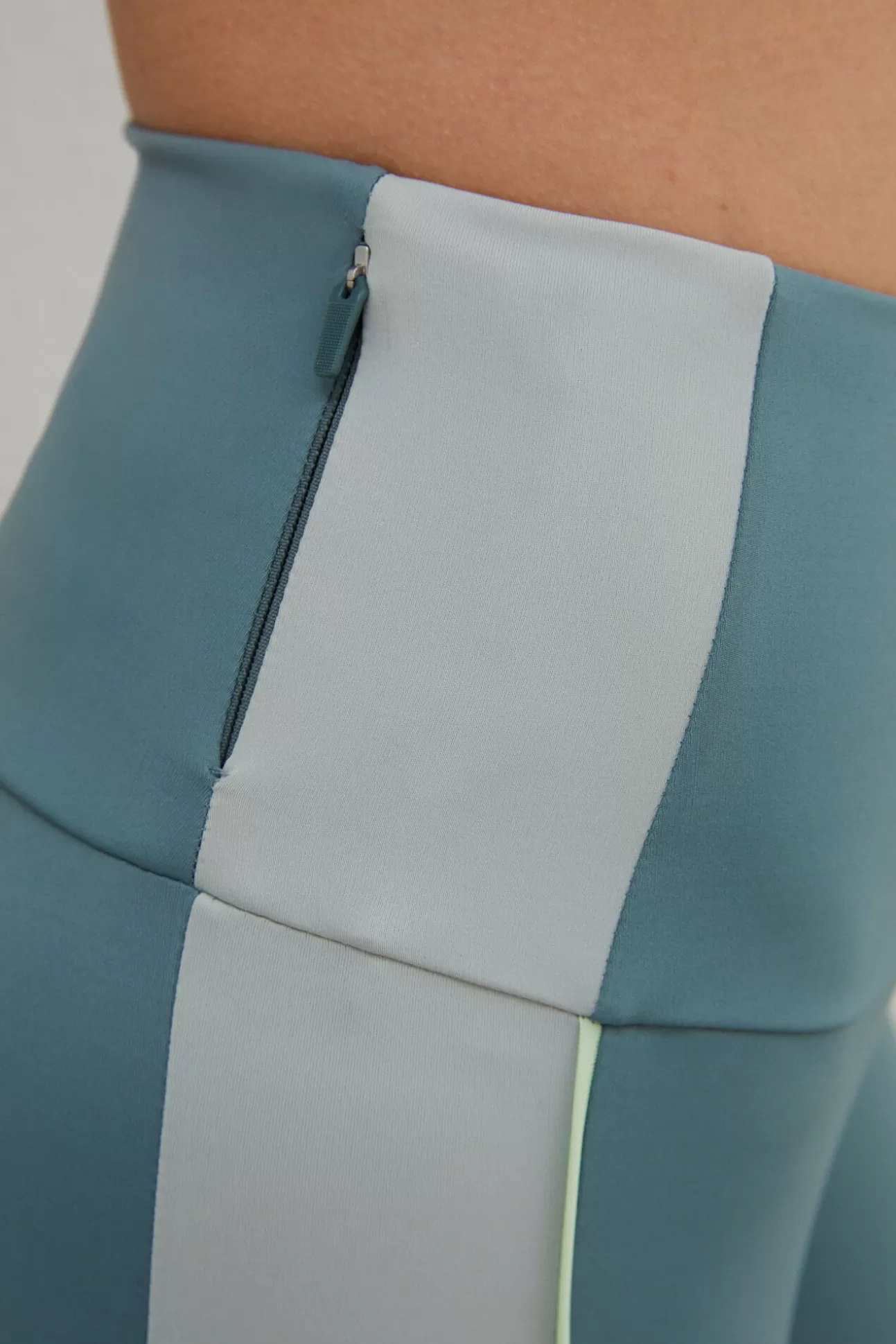Active Wear^Dash and Stars Legging Ciclista Contrastes 4D Stretch Verde